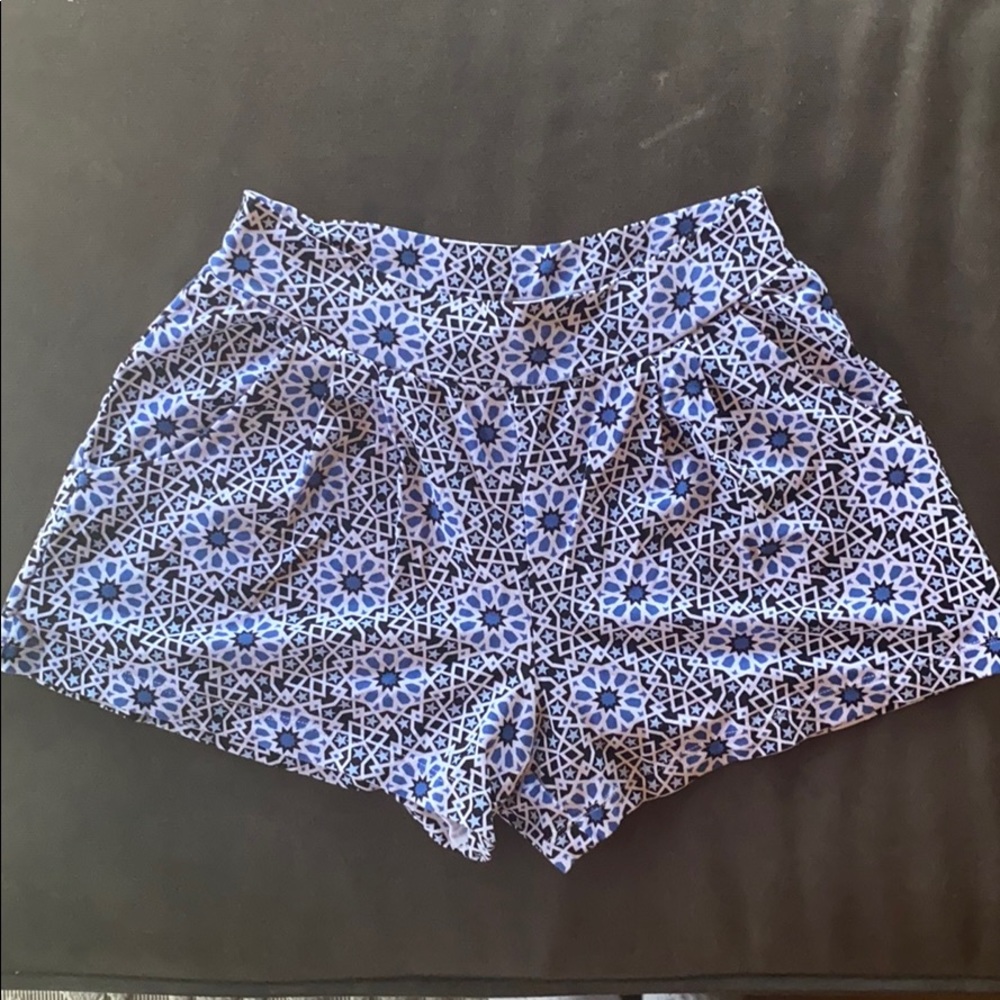 Fighting Eel, Ava Sky Om shorts